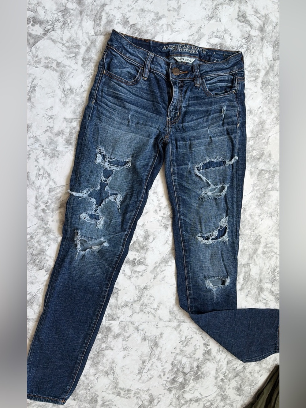 American Eagle Outfitters Women's Ripped Skinny Jeans in Dark Blue size 00